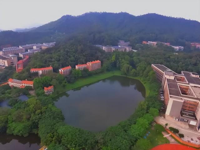 珠江职业技术学院，广州珠江职业技术学院2022年在专科院校中的排名（盘点19所建在大山里的大学）