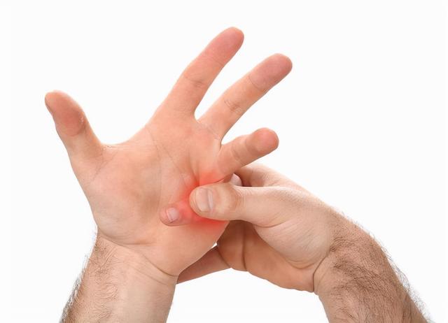 手指关节疼痛怎么办，女性更年期手指关节疼痛怎么办（学会这2个动作，缓解不适感）