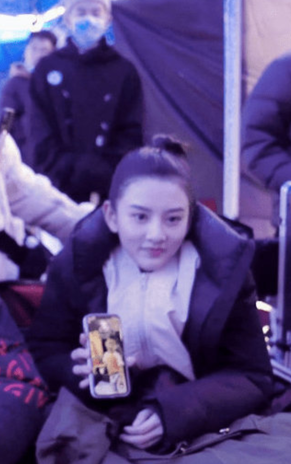 宋祖儿，微信头像，宋祖儿（王安宇、宋祖儿用对方童年照做屏保）