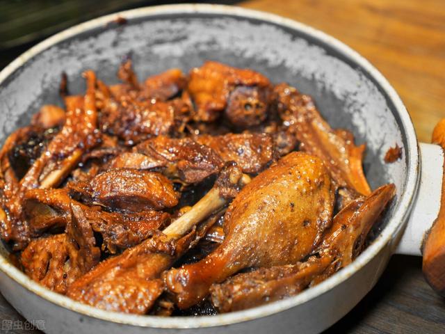 鸭子吃什么东西作为食物，吃鸭子和什么食物相克（中国人，怎么这么会吃鸭）