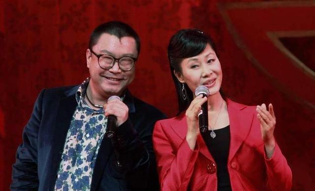 尹相杰的老婆是谁，尹相杰现任老婆是谁（尹相杰带爱妻上街买菜）