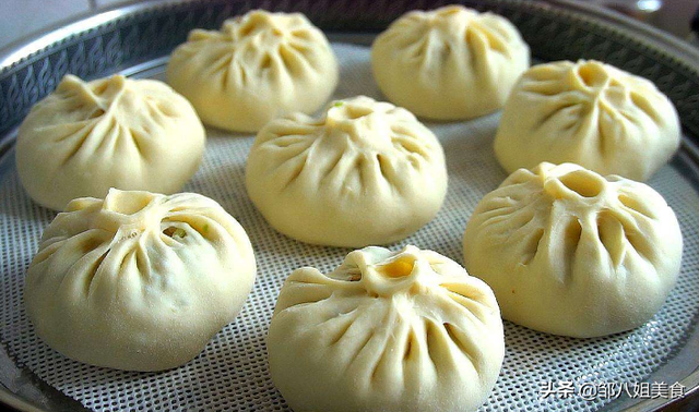 300克面粉大概是几碗，500克面粉放多少水做包子（面粉和酵母的比例是多少）