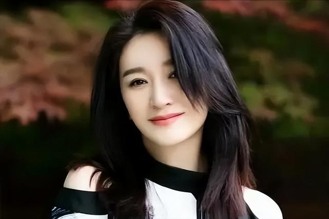 李小冉鄢颇事件到底怎么回事，李小冉与鄢颇分手10年