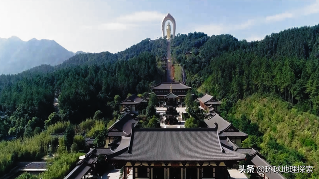 庐山在哪里属于哪个省，有何特殊之处
