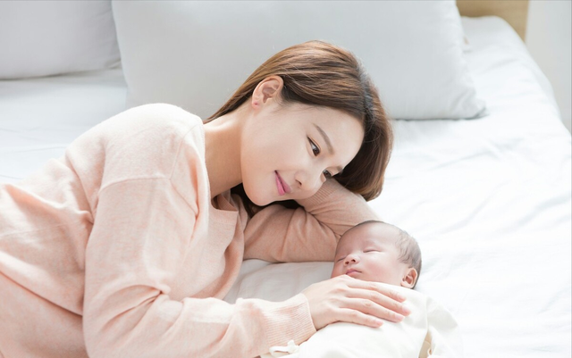 生孩子发朋友圈，生孩子发朋友圈怎么写（生孩子后发以下几种朋友圈）