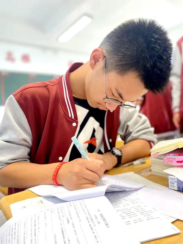 经典初三家长寄语鼓励，经典初三家长寄语鼓励一句话（长实呈贡初三年级家长寄语）
