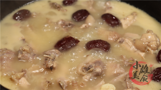 鸡汤怎么炖最有营养，孕妇老母鸡汤怎么炖最有营养（切记“3不放”的窍门）