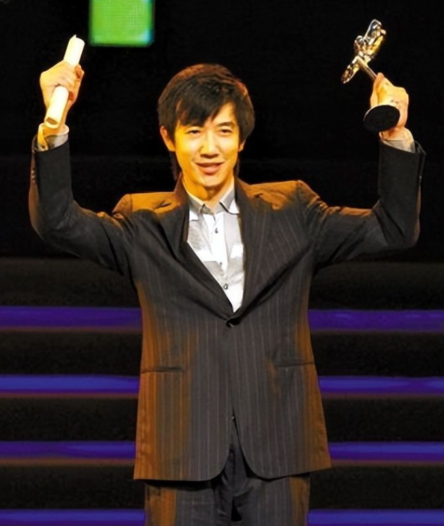 章子怡父母爱情，章子怡父母（8年后再看《父母爱情》）