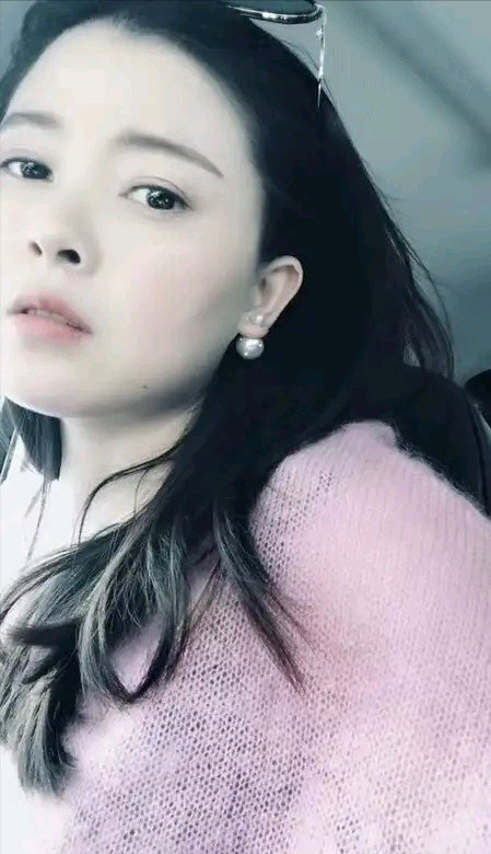 2017年12月,林晓芸和其老公,正处于新婚燕尔,蜜里调油的甜蜜时光.