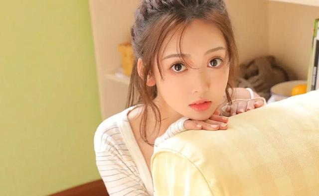 每日晚安一句小情话，每天一句早安小情话（撩人的30句晚安情话）