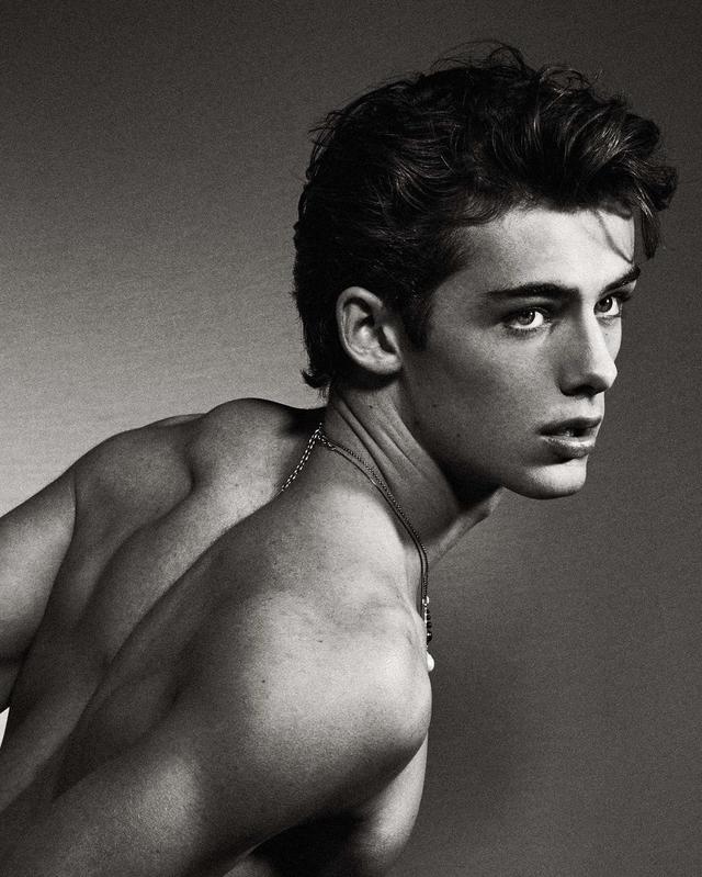 世界第一美少年，世界美少年（12岁就被誉为“世界第一美少年”）