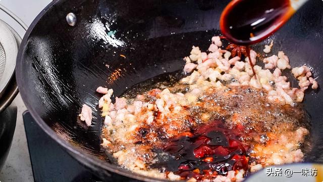 酱焖小土豆的制作方法，这样做肉末烧土豆仔