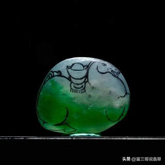 唐马的寓意和象征，唐马服饰图片（▏翡翠玉雕艺术创作——《唐马》）