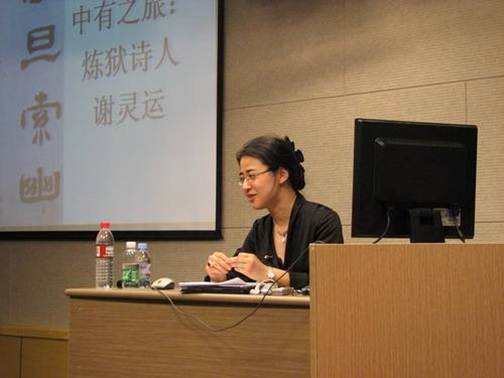 因为田晓菲和宇文所安的年龄差距,人们把这段婚姻和利益扯上关系,将