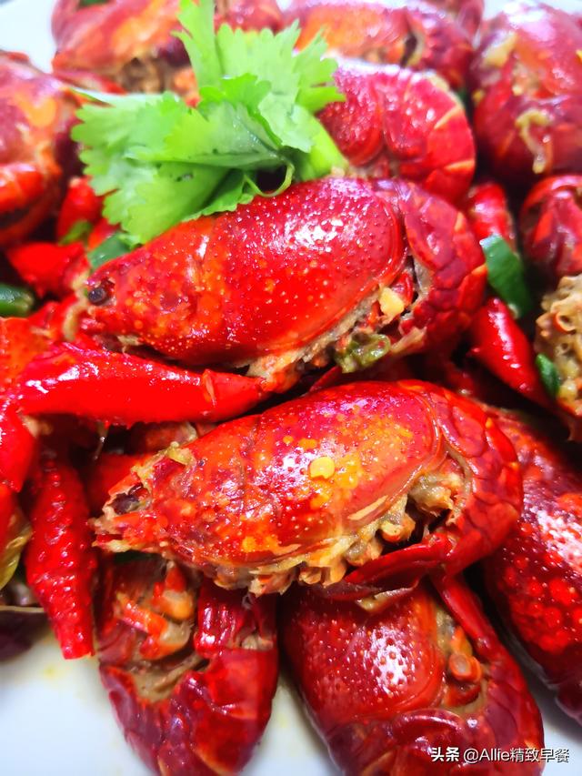 煮小龙虾的方法和教程，如何煮小龙虾好吃又简单（从挑到煮超详细分享）