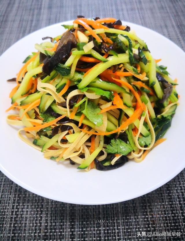 煮小龙虾的方法和教程，如何煮小龙虾好吃又简单（从挑到煮超详细分享）