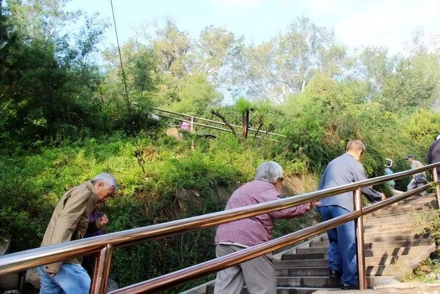 关于重阳节的来历 关于重阳节的意义，关于重阳节的来历（重阳节的来历和风俗）