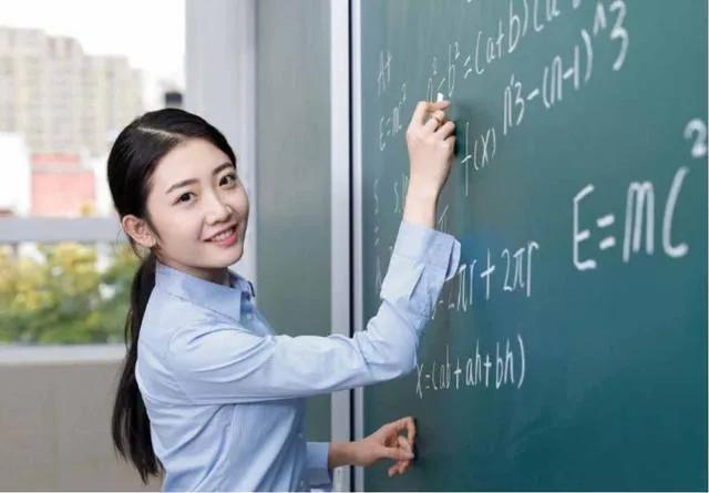 公费师范生出来工资多高，公费师范生毕业后工资真的很低吗（“公费师范生”明明条件优渥）