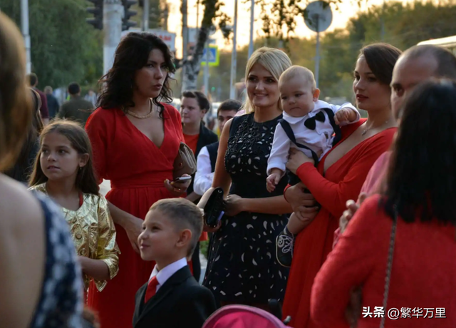 俄罗斯有多少人口2022总人数，俄罗斯总人口有多少人（为何人口少得可怜）