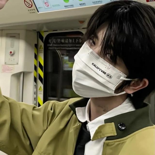 高级感男生头像，高级感拉满的男生头像微信（小众又高级的不露脸男生头像）