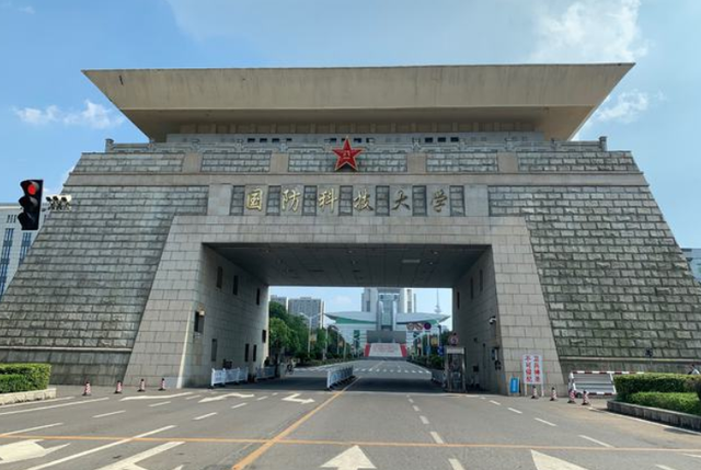 国防科技大学和国防大学的区别，国防大学和国防科技大学的区别是什么（考上一档就是“国家的人”）