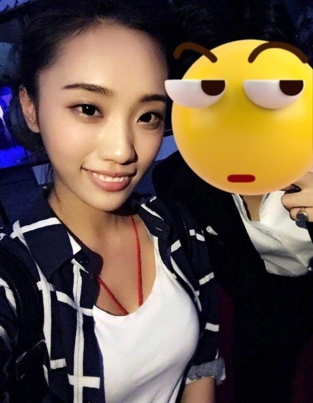 胡歌彭于晏现状，前女友薛佳凝在片场神情落寞