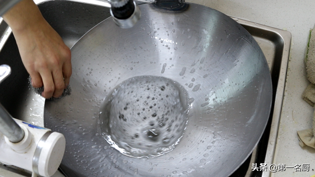 生铁和熟铁的区别，生铁和熟铁的熔点（铁锅分“生铁”和“熟铁”）