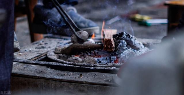 冬天农村取暖用什么好 农村取暖方式有哪些，冬天农村取暖用什么好（农村禁了柴火炉）