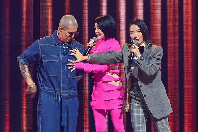 华伦天奴小s礼服，小S一身Valentino出席活动