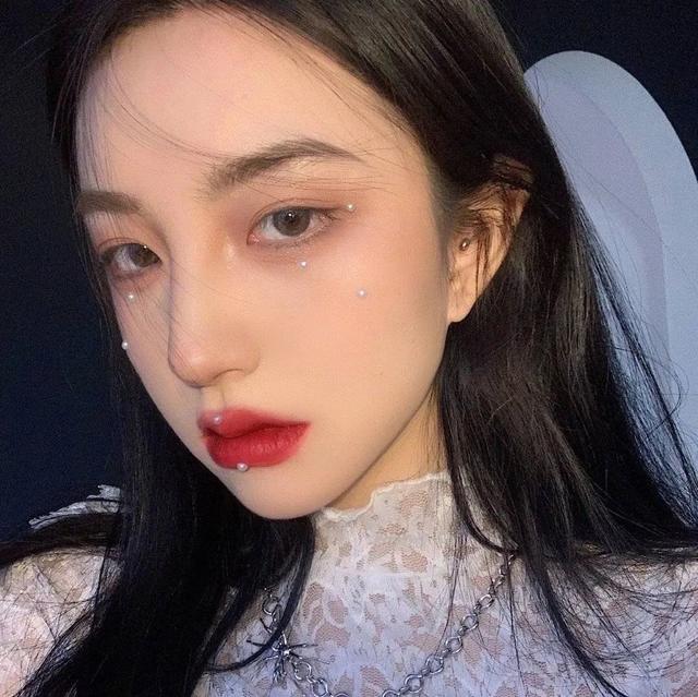 枯燥难过的头像微信，枯燥难过的头像（臭宝，该换微信头像啦）