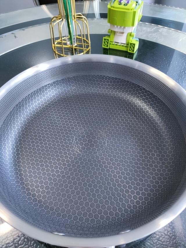 康巴赫炒锅怎么样，德国康巴赫炒锅怎么样（康巴赫第五代抗菌煎锅真的不粘锅）