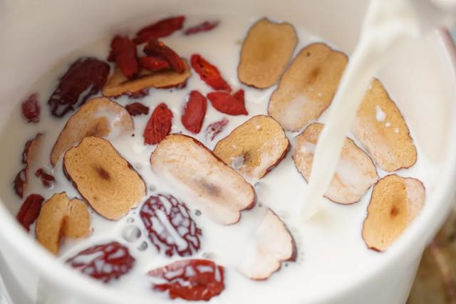 奶茶怎么做才好喝,奶茶是怎么做的(2种好喝的奶茶煮法教给你) 奶茶怎么做才好喝,奶茶是怎么做的(2种好喝的奶茶煮法教给你)