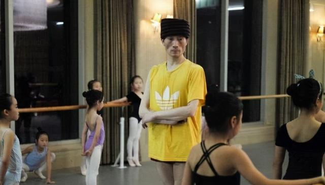 宁夏籍演员一览表，宁夏46岁“巨婴”郭冷