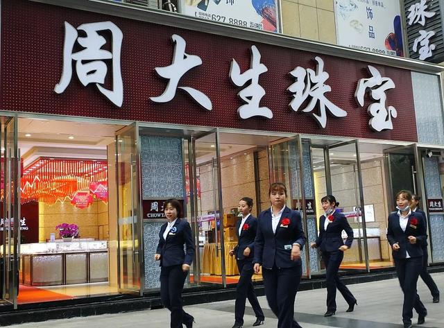 小雏菊香水真假辨别，香水扫码扫不出来是什么原因（刚被基金收割完的年轻人）