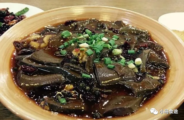 川味红烧肥肠怎么做，川味红烧肥肠的家常做法大全（这些做法值得大家参考）
