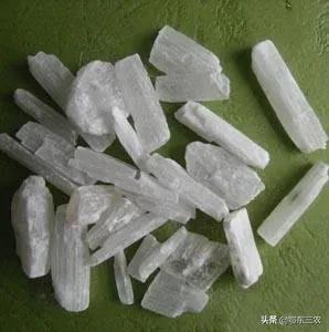 食用石膏粉的好处，食用石膏粉的功效与作用（农村人用石膏打豆腐历史悠久）