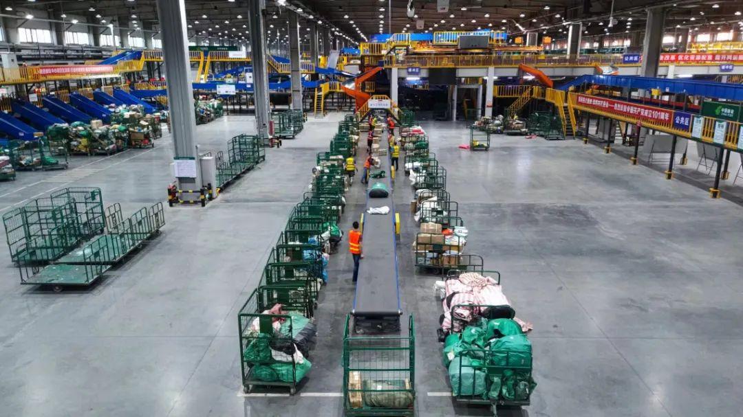 ems是什么快递公司，ems是什么快递（你的邮政快递到了吗）