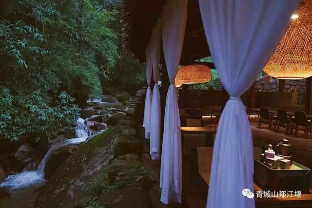 青城山旅游，青城山旅游图（赏千年银杏、观层林尽染、泡山间温泉......顶奢配置慢生活尽在青城山～）