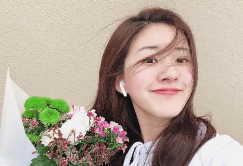 qq空间个人资料，怎样申请开通qq空间（原来当年QQ空间的照片就是她）