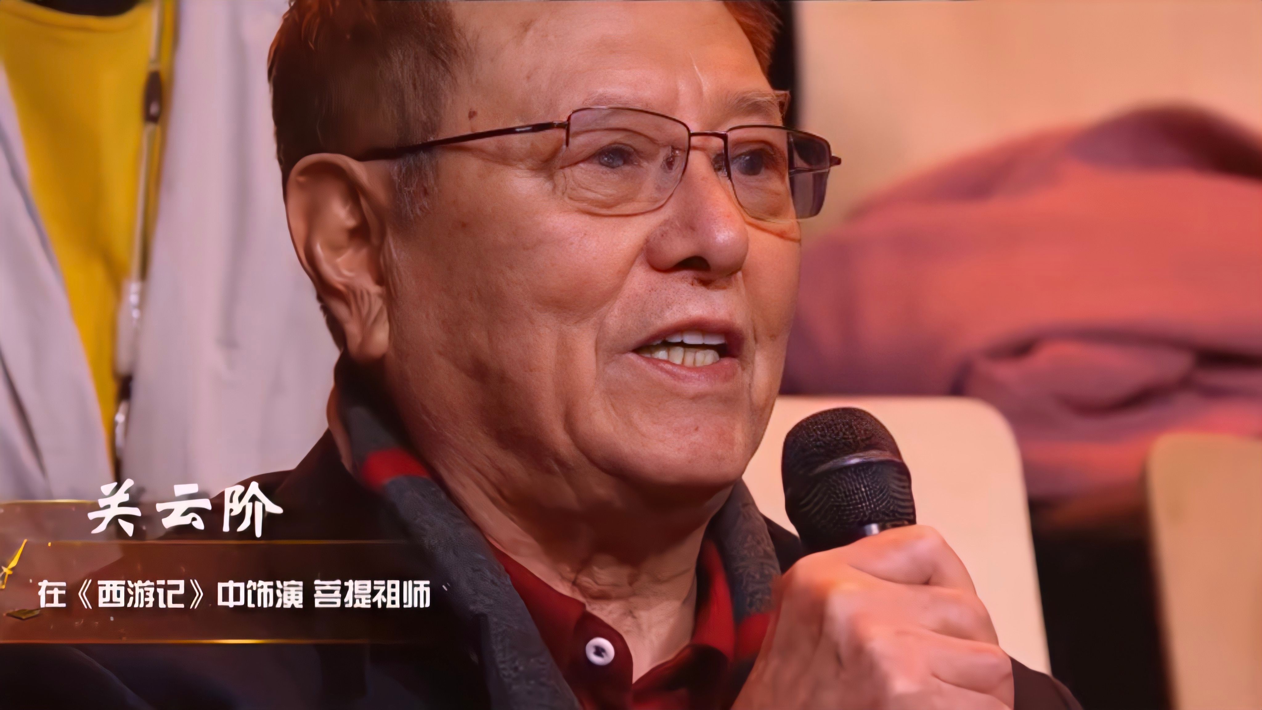 戏里的菩提祖师沉重稳重,戏外却淘气十足,因一件事愧对杨洁多年