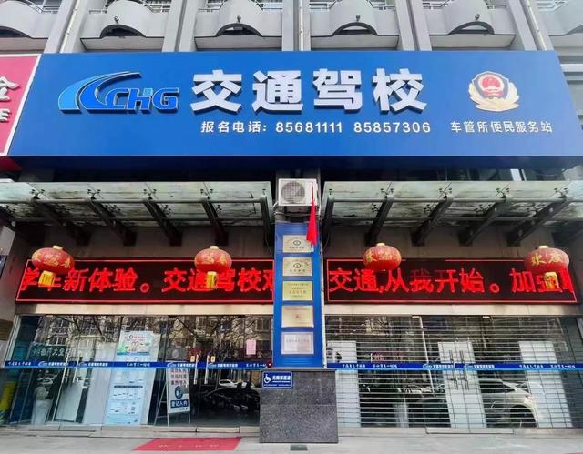 驾驶证照片可以自带吗，考完科目四要带几张一寸照（车管所驾驶证换证自取不收费）