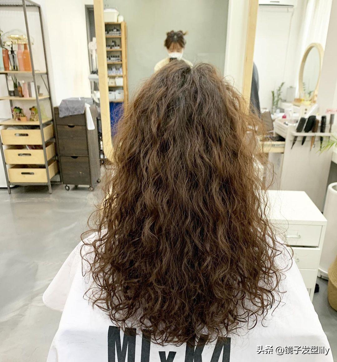 头大适合什么发型，头比较大的人适合剪什么发型（越剪越美的发型17款）