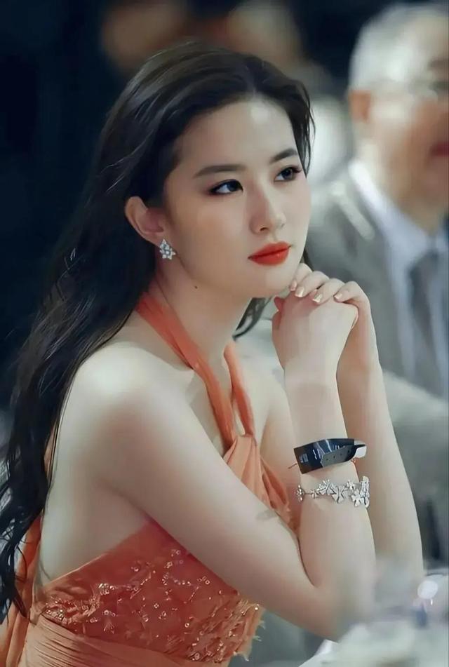 沉鱼落雁闭月羞花分别是指谁，沉鱼落雁闭月羞花分别指的是谁（沉鱼落雁鸟惊喧）