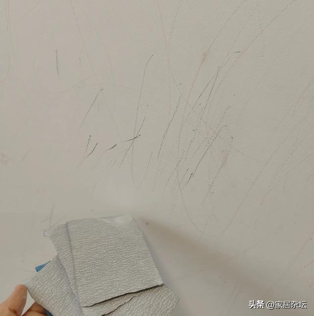 乳胶漆墙面翻新最简单的方法，墙面翻新最简单最经济实用的方法（自己就能轻松搞定）