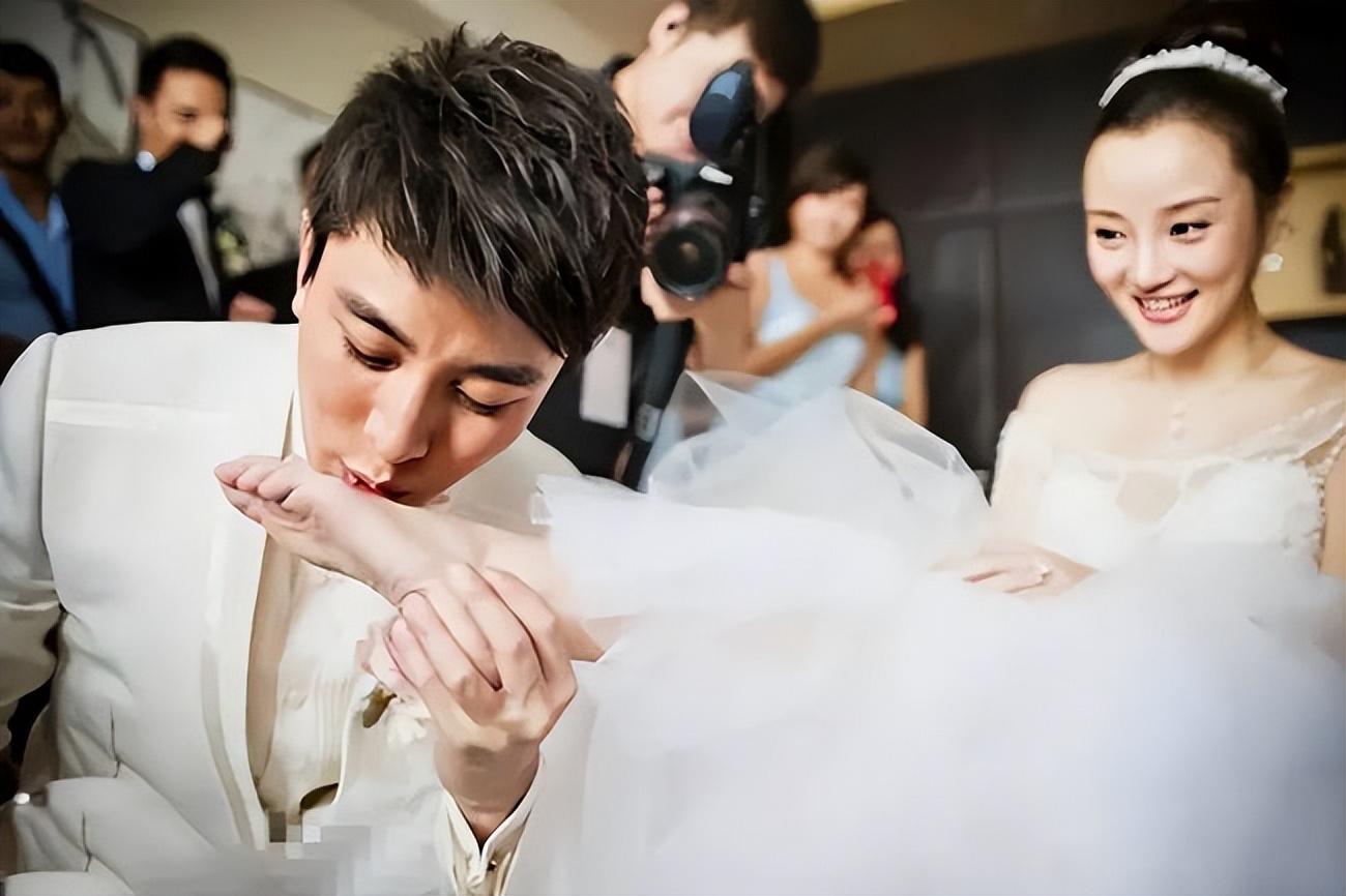 接吻门(女星李小璐的出轨行为极其恶劣) - 火句子