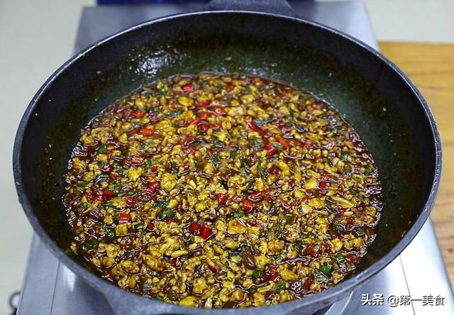 蘑菇酱的家常做法，简单蘑菇酱的做法（完胜老干妈的3种下饭酱）