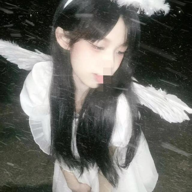 人们把难言的爱都埋入土壤里，微信头像，人们把难言的爱都埋入土壤里（女头‖说出你最爱的那句歌词吧）