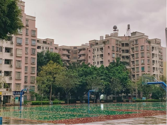 私立华联学院地址在哪里几个校区，哪个城市哪个区（广州这学院专科进，本科出）