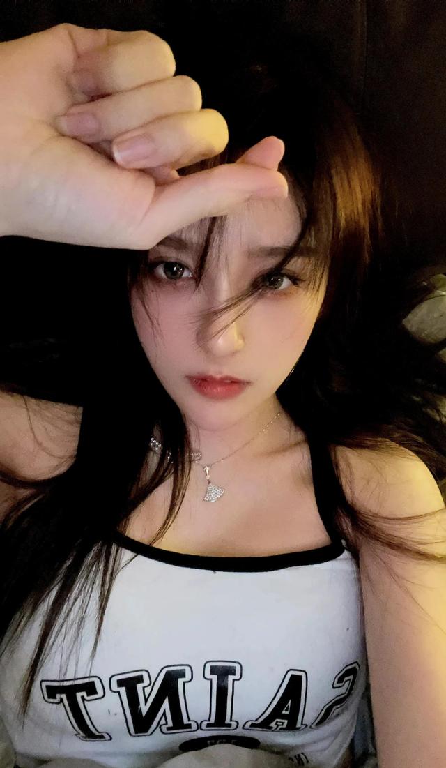那些振奋人心的英雄联盟解说，英雄联盟赛事美女解说冯雨