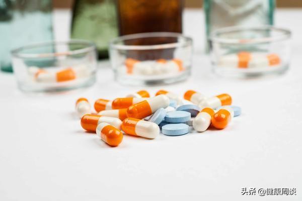 口腔溃疡吃什么好的快，口腔溃疡吃什么好得快（注意饮食的同时还需远离两物）